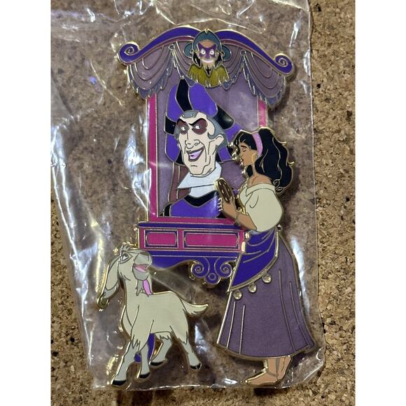 Disney Esmeralda, Djali, Claude Frollo Vanity Fantasy Pin LE 50 By Yoyo Pinstar - Picture 1 of 2